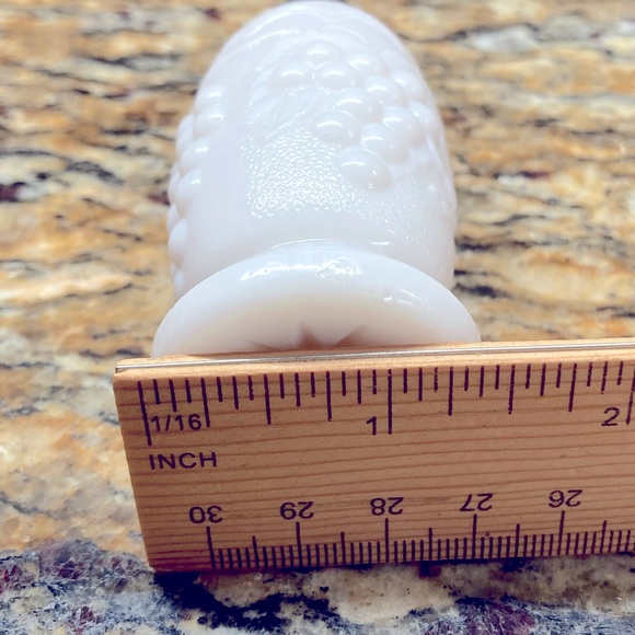 Vintage Milk Glass Salt & Pepper Shakers - Picture 7 of 9